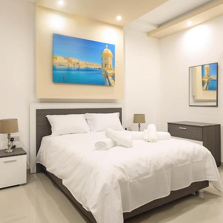 Luxurious Duplex Seafront Apt W Amazing Sea Views Birżebbuġa Extérieur photo